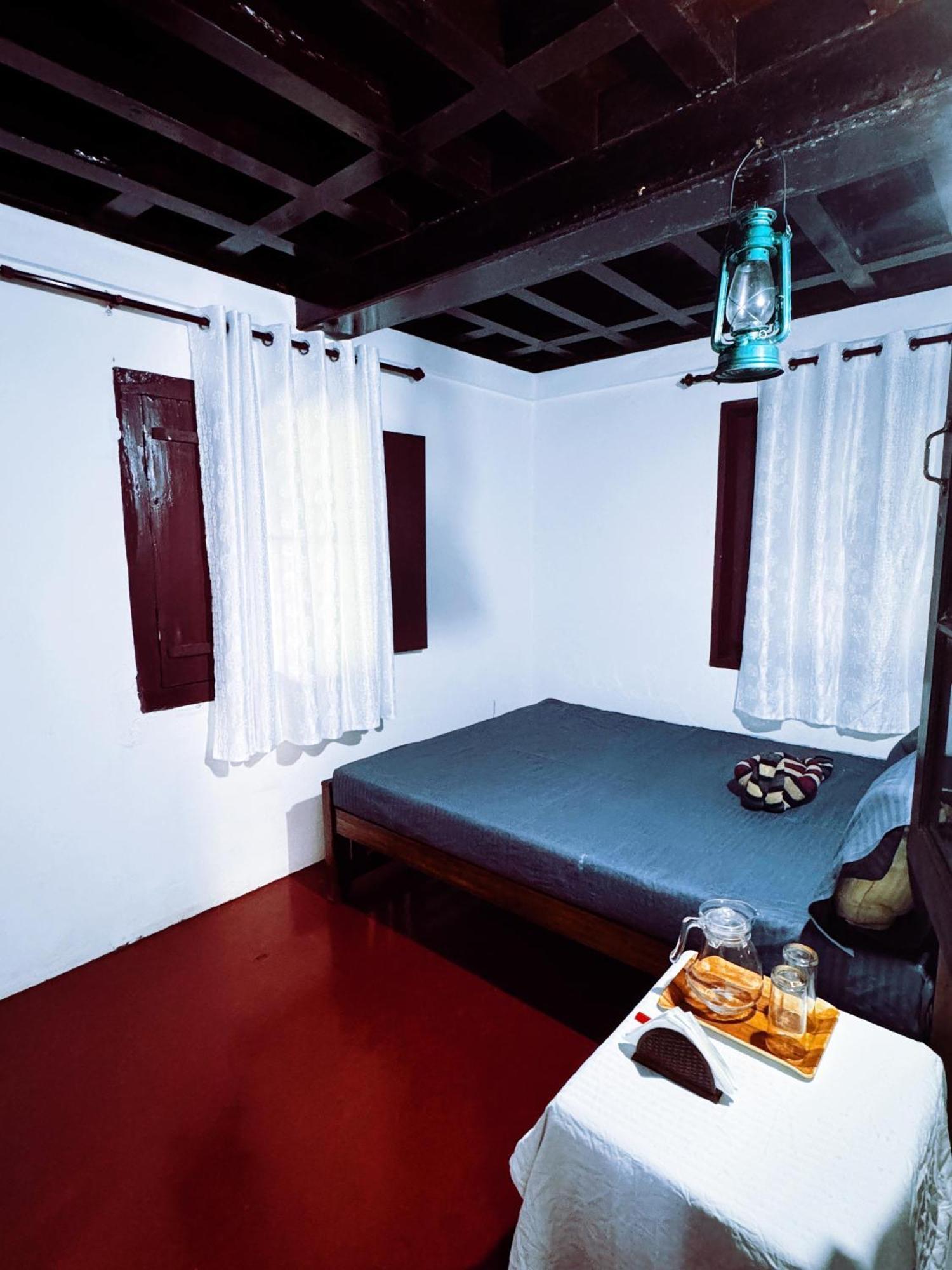Perch Next Door Bed & Breakfast Канур Екстериор снимка
