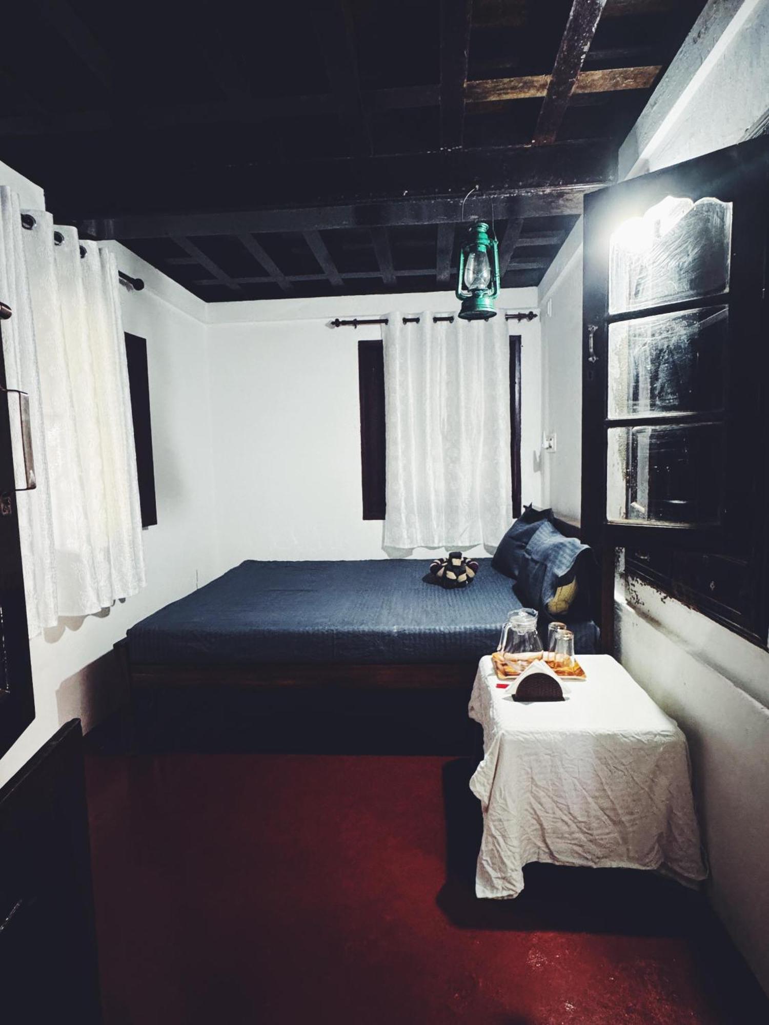 Perch Next Door Bed & Breakfast Канур Екстериор снимка