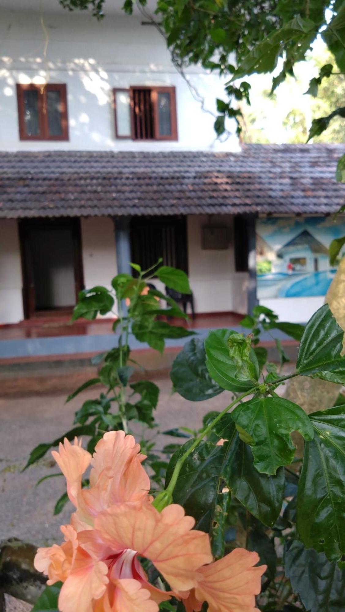 Perch Next Door Bed & Breakfast Канур Екстериор снимка