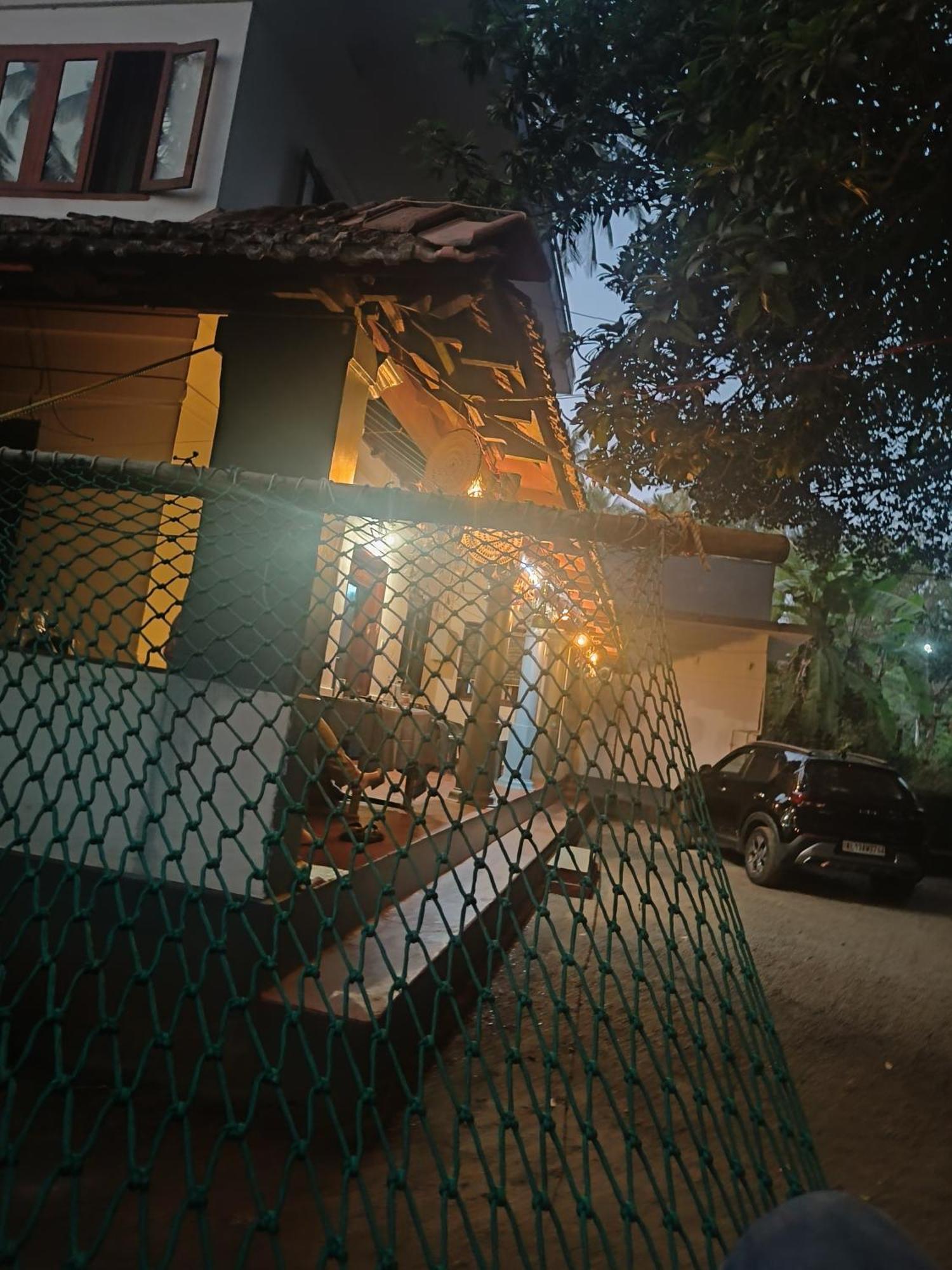 Perch Next Door Bed & Breakfast Канур Екстериор снимка